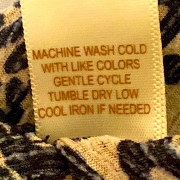 Liberty Love Animal Print Collared V Neck Polyester Spandex Blend Blouse Size M - Picture 7 of 7